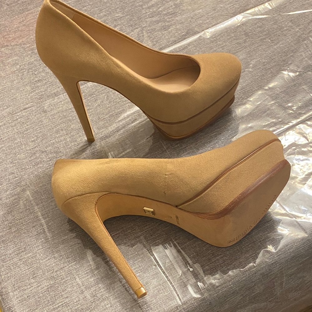 Pour La Victoire Camel Platform Heels
